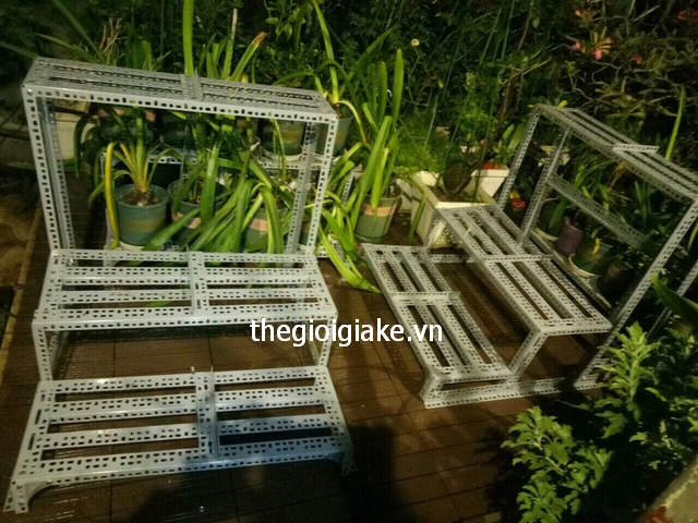 kệ sắt để cây cảnh
