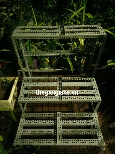 kệ sắt để cây cảnh