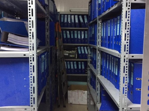 kệ sắt đục lỗ nhà kho