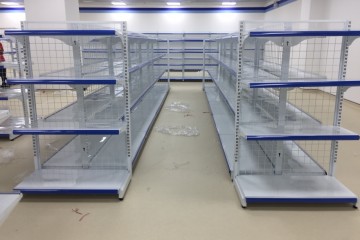 Kệ tạp hóa tại siêu thị H+ mart tại Viện 108