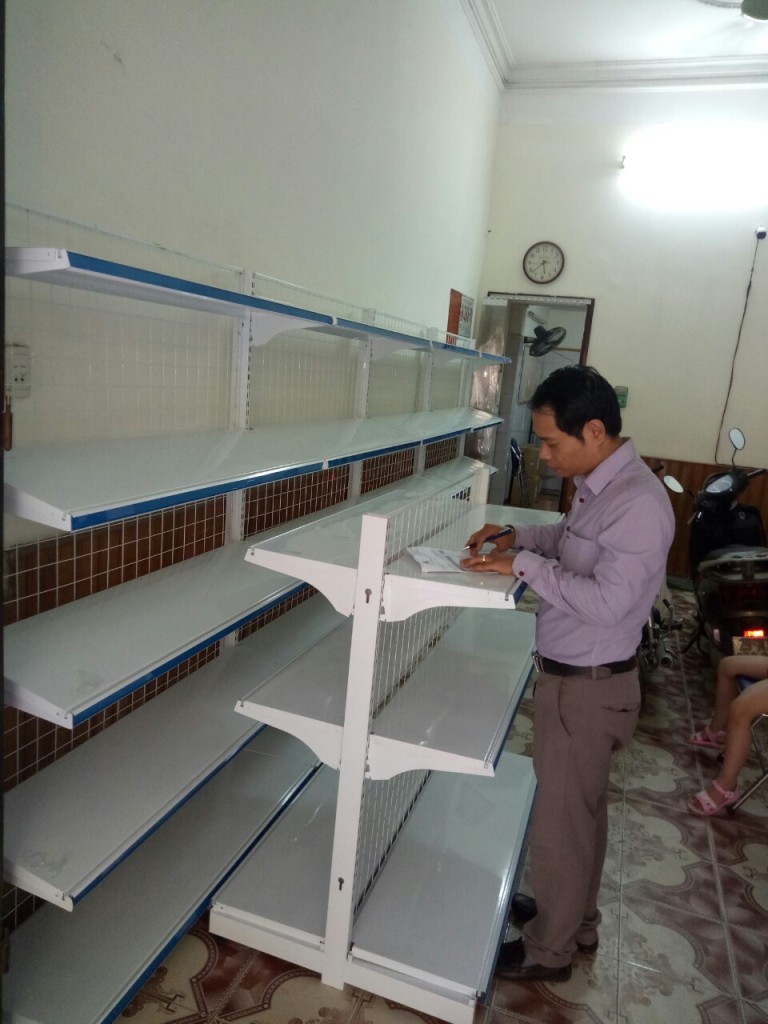 Kê siêu thị bán hàng