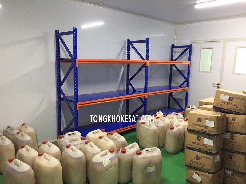 kệ sắt trung tải lai châu