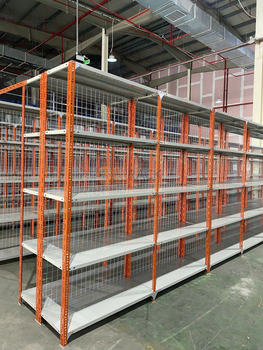 Kệ sắt 5 tầng tại kho Logistic