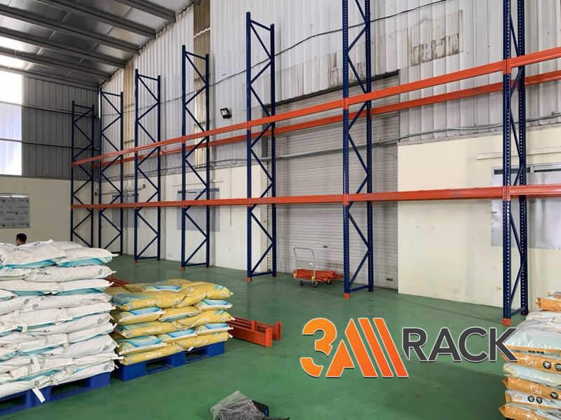 Kệ để pallet tại kho khu công nghiệp