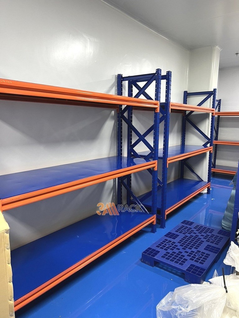 Kệ trung tải 200-300-500kg/tầng giá từ 1.500.000đ - 2.000.000đ