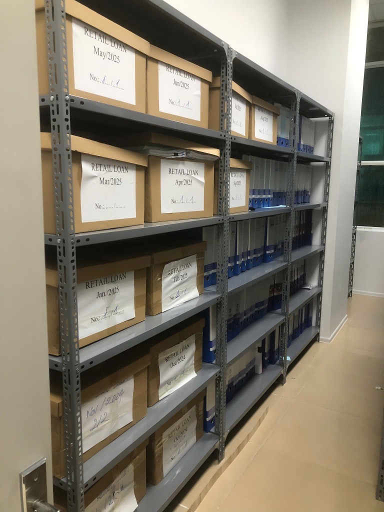 Kệ sắt v lỗ đựng đồ