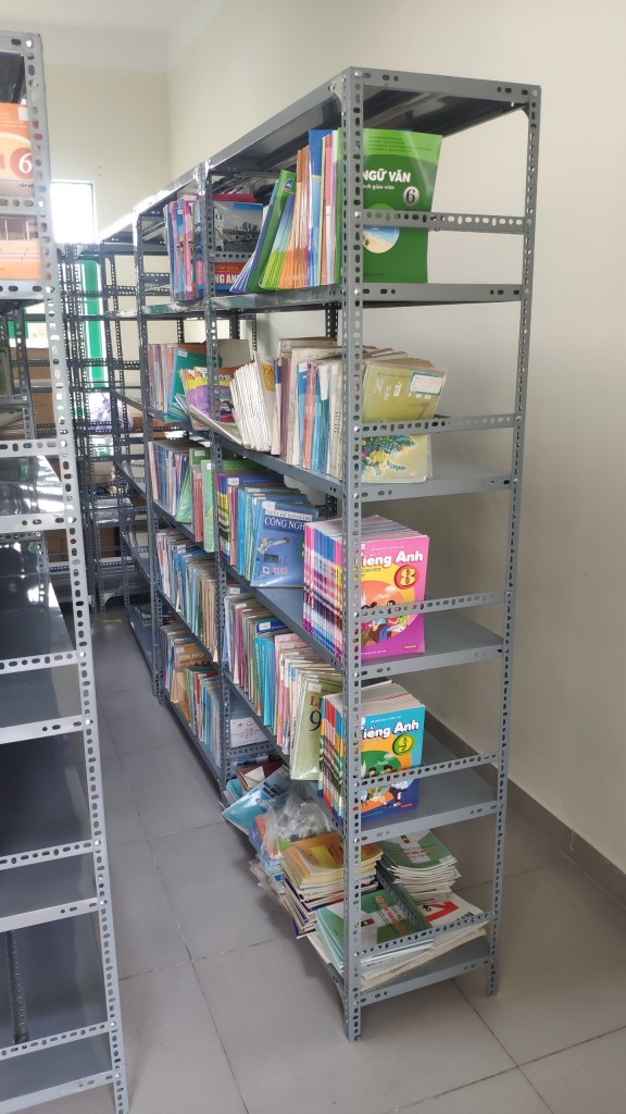 Kệ sắt để tài liệu có thanh chặn