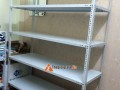 kệ sắt v lỗ màu trắng